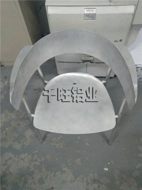 石屏千旺建材告诉你轻松的订购一流的包柱铝单板