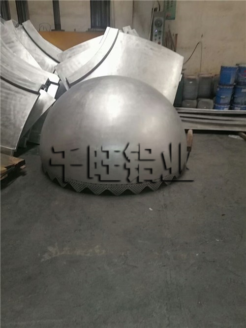 双曲铝单板制造商什么公司好？要如何选优质双曲铝单板